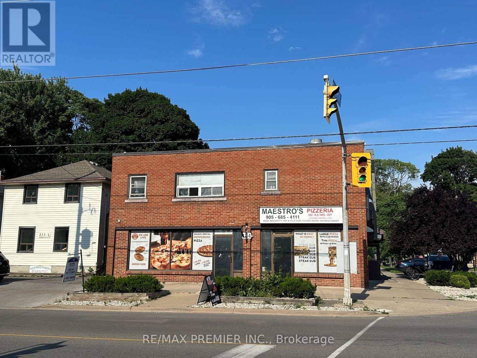 144 Lake Street, St. Catharines, Ontario  L2R 5Y3 - Photo 2 - X12100936