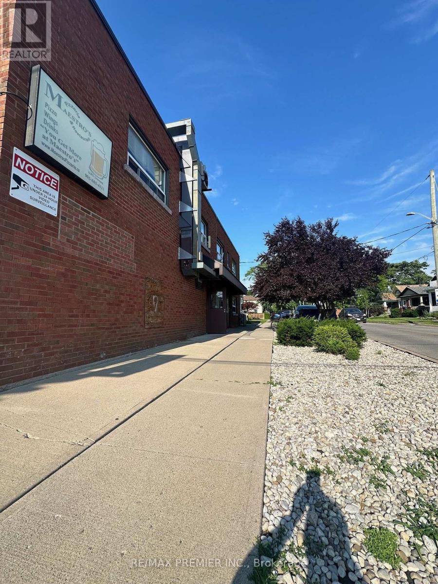 144 Lake Street, St. Catharines, Ontario  L2R 5Y3 - Photo 6 - X12100936