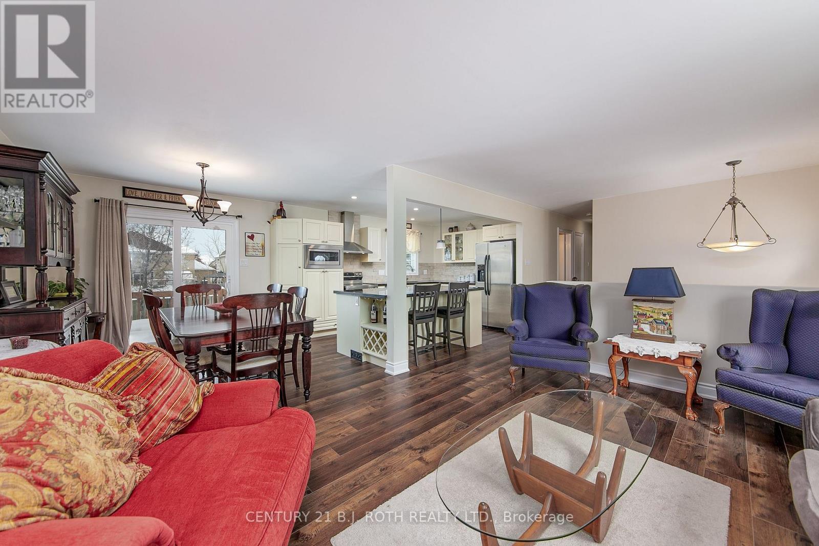 239 Centre Street, Essa, Ontario  L0M 1B0 - Photo 5 - N12156350