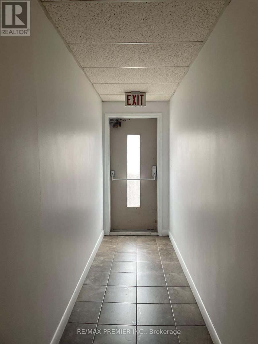 144 Lake Street, St. Catharines, Ontario  L2R 5Y3 - Photo 12 - X12100936