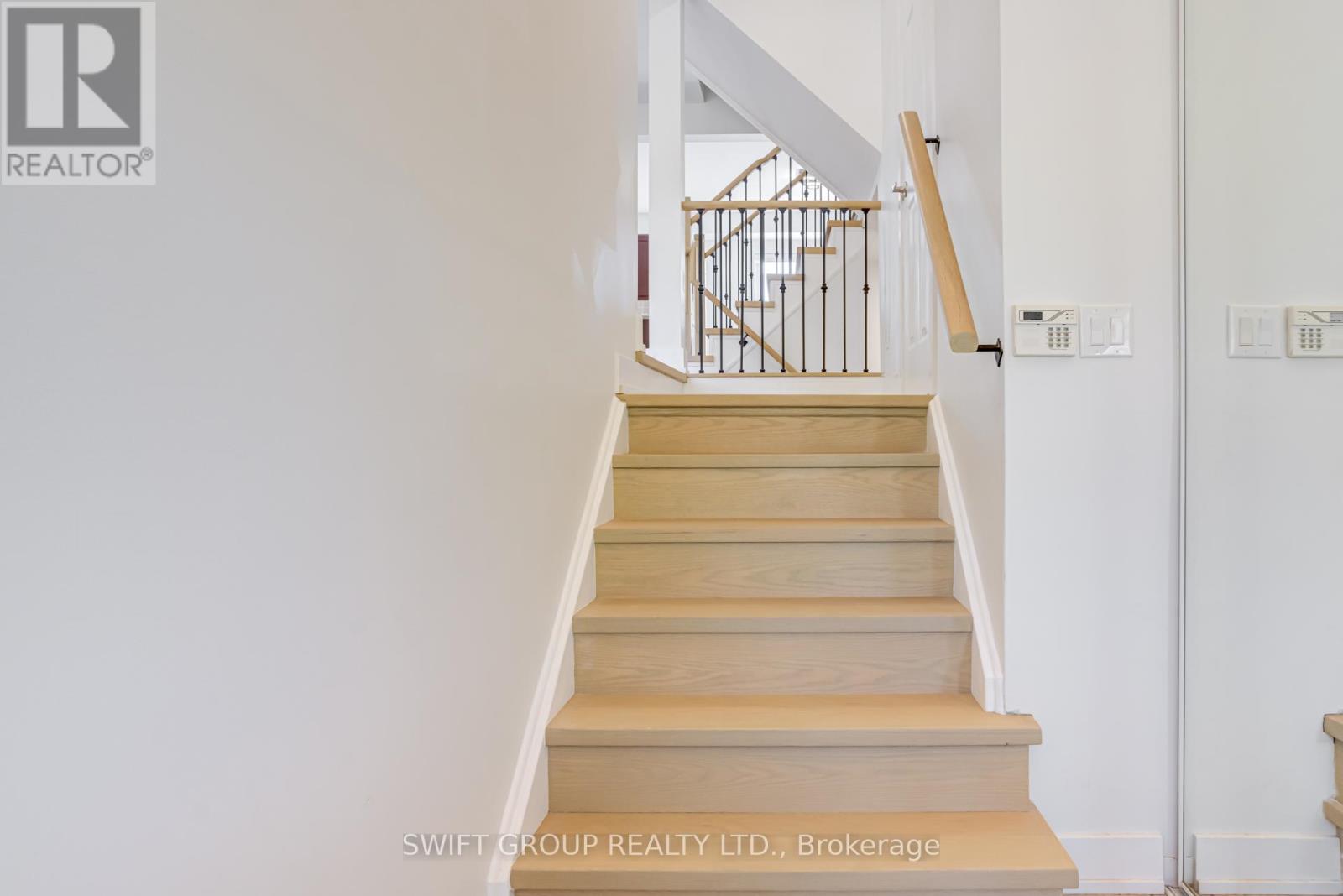 2569 Gill Crescent, Oakville, Ontario  L6H 6P3 - Photo 7 - W12156332