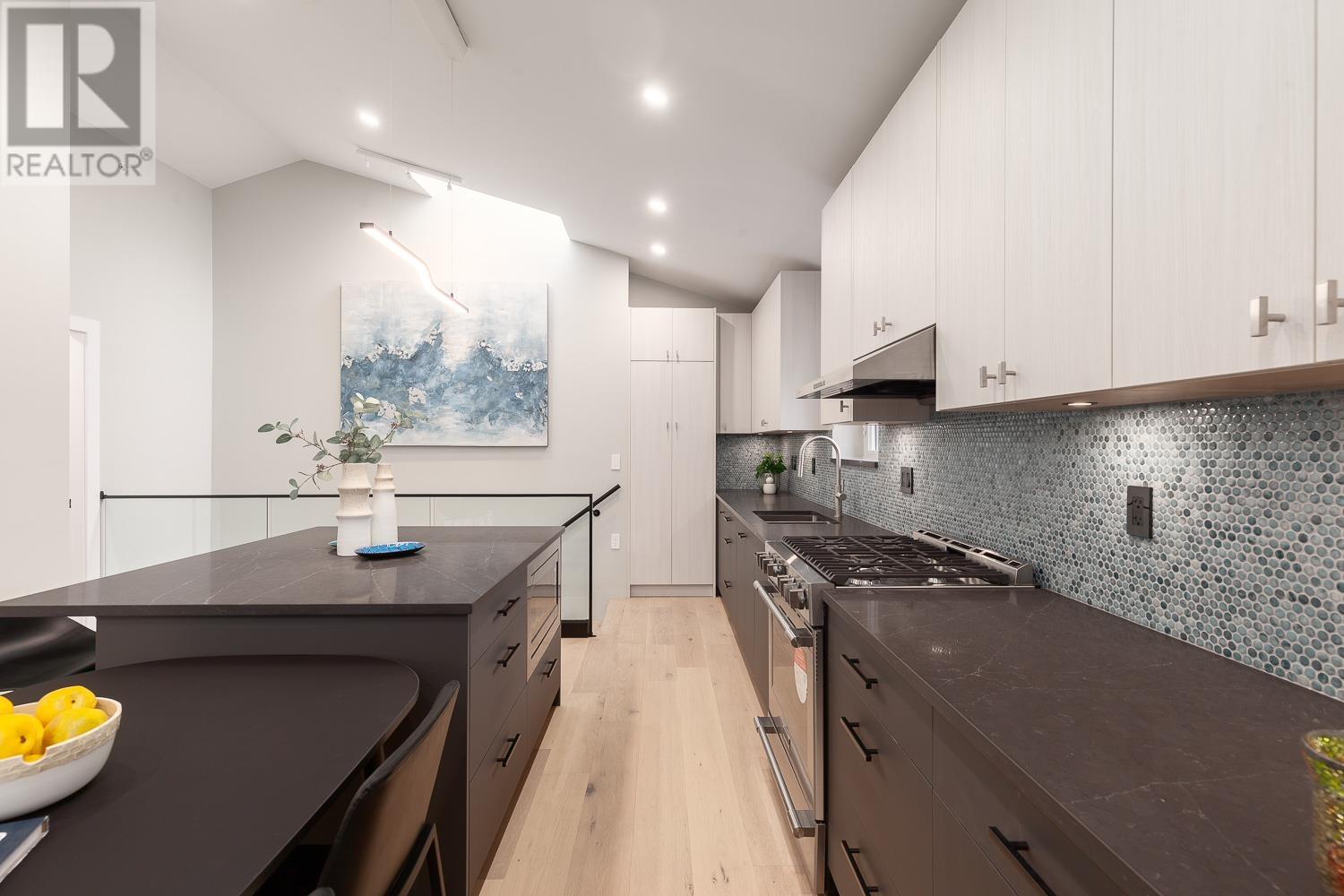 Listing Picture 4 of 40 : 3372 FLEMING STREET, Vancouver / 溫哥華 - 魯藝地產 Yvonne Lu Group - MLS Medallion Club Member