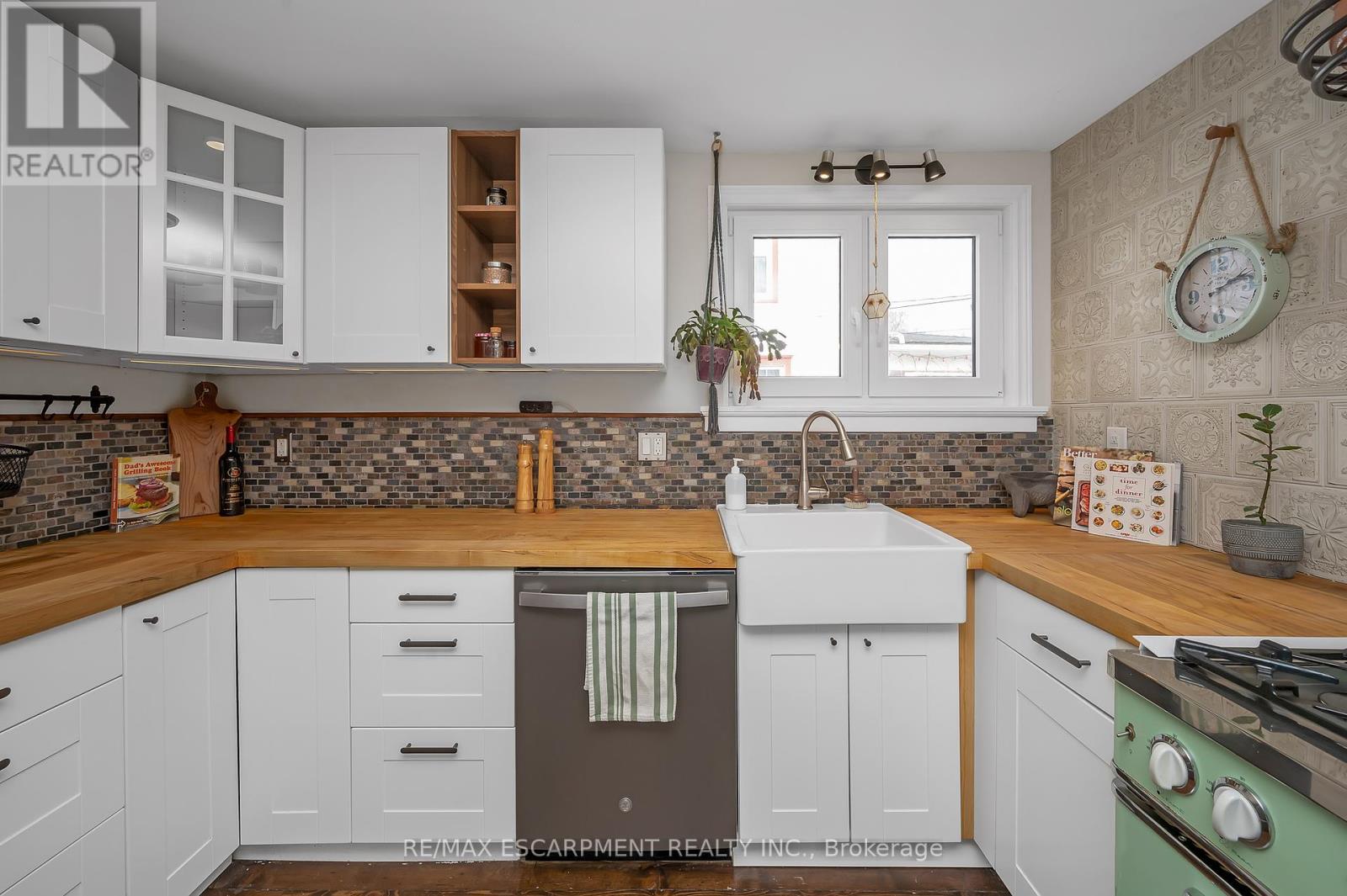 24 Robinson Street S, Grimsby (Grimsby East), Ontario  L3M 3C4 - Photo 12 - X12156353