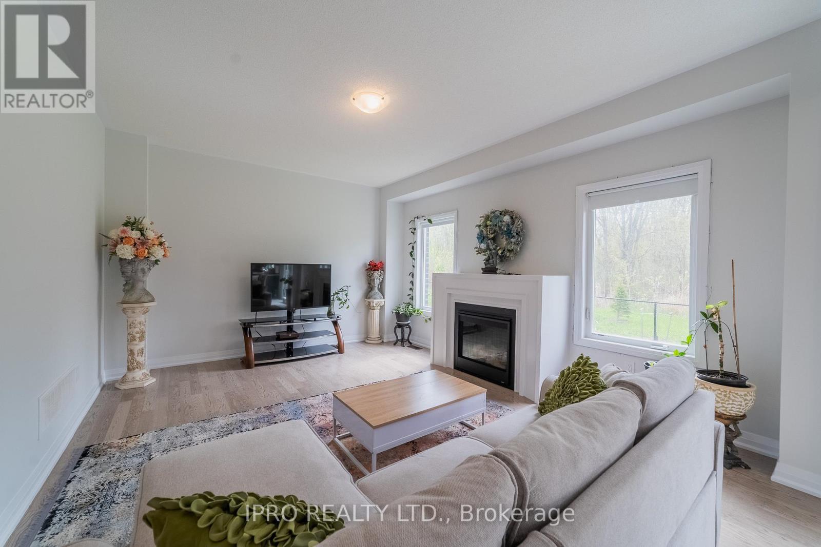 1044 Hardy Way, Innisfil, Ontario  L0L 1W0 - Photo 12 - N12153095