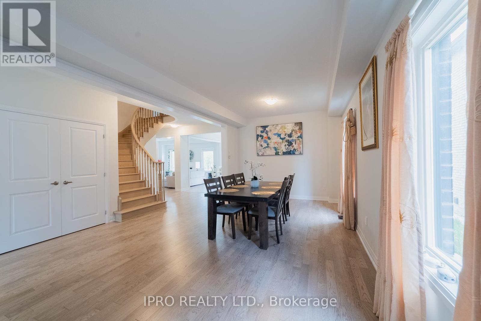 1044 Hardy Way, Innisfil, Ontario  L0L 1W0 - Photo 8 - N12153095