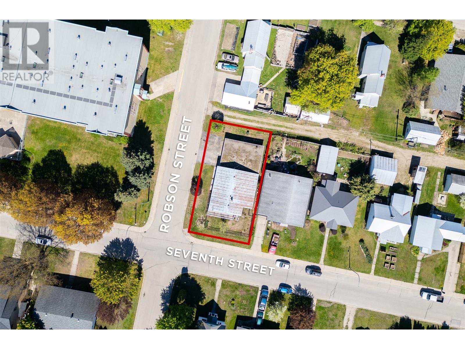 Property at 402 Seventh Street E image 3
