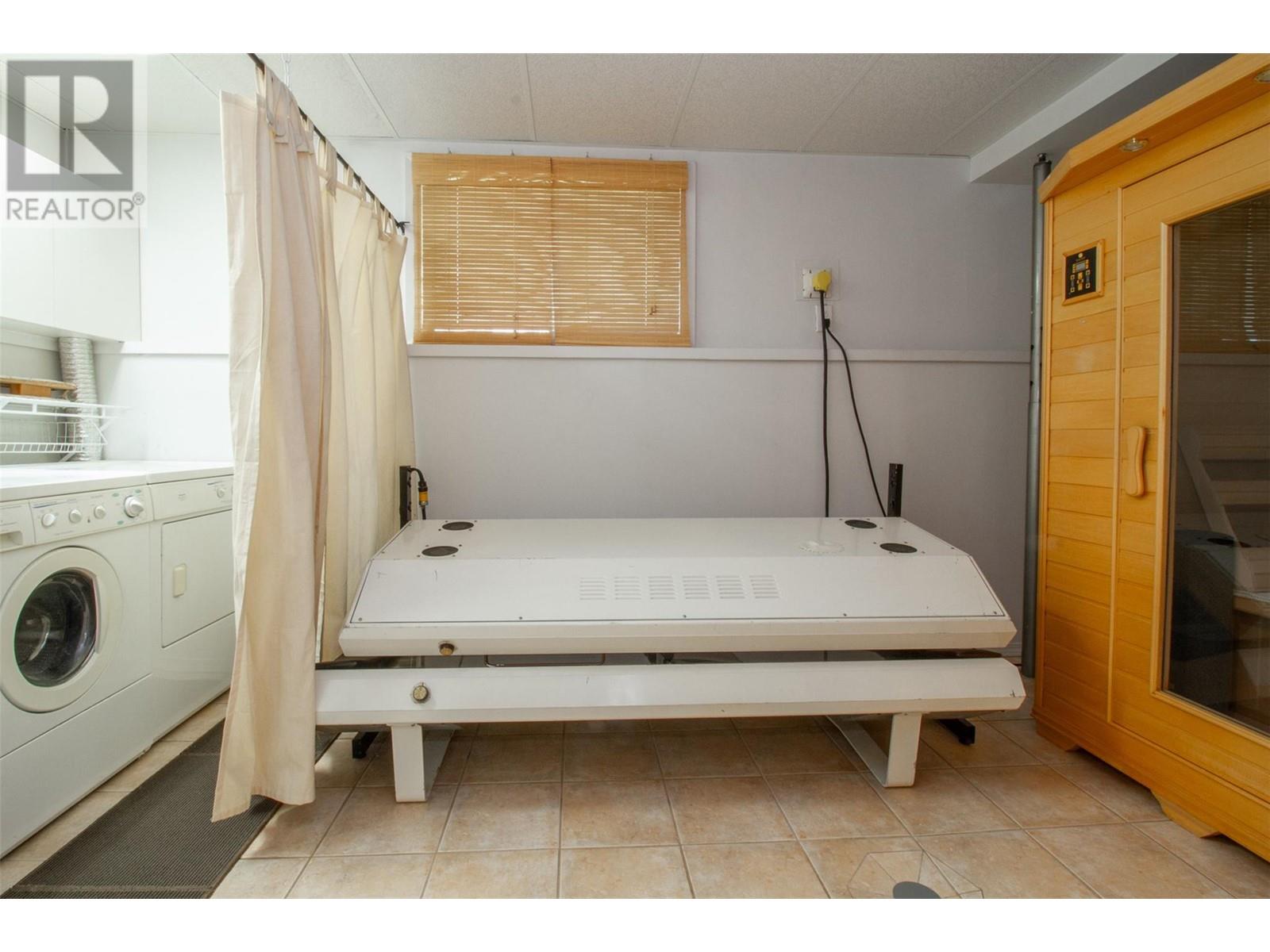 402 Seventh Street E, Revelstoke, BC V0E2S0