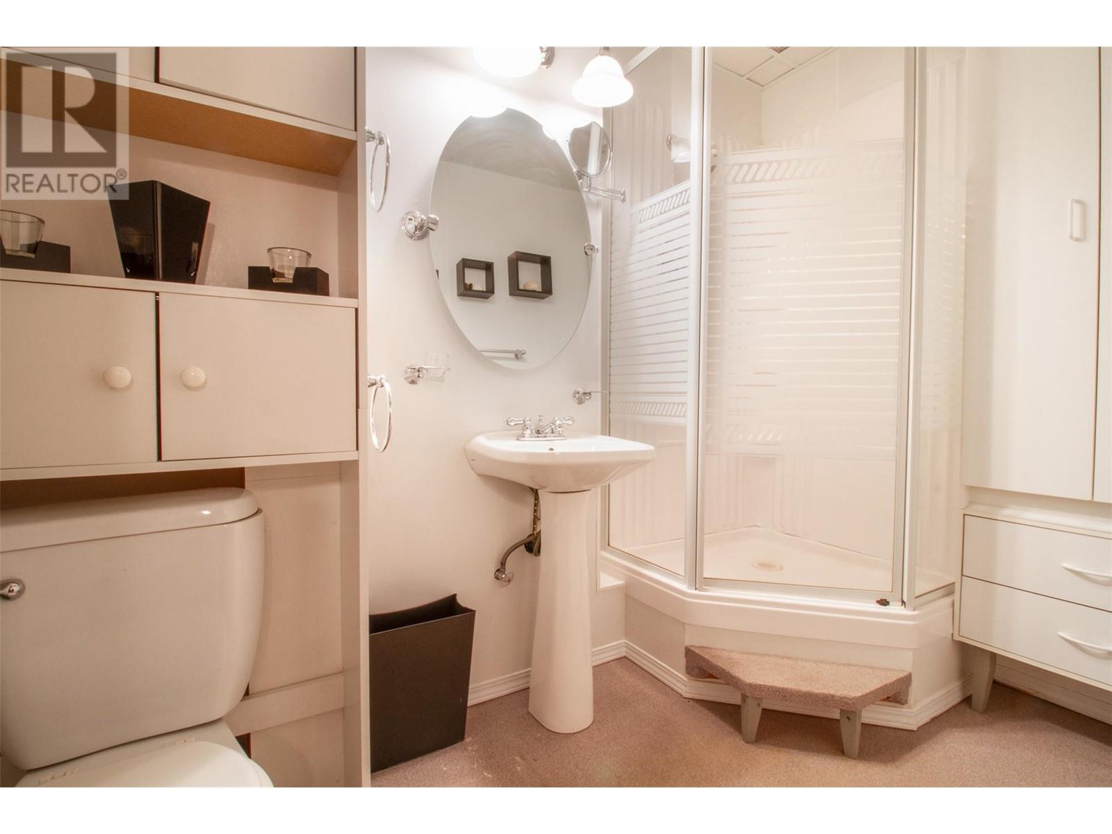 402 Seventh Street E, Revelstoke, BC V0E2S0