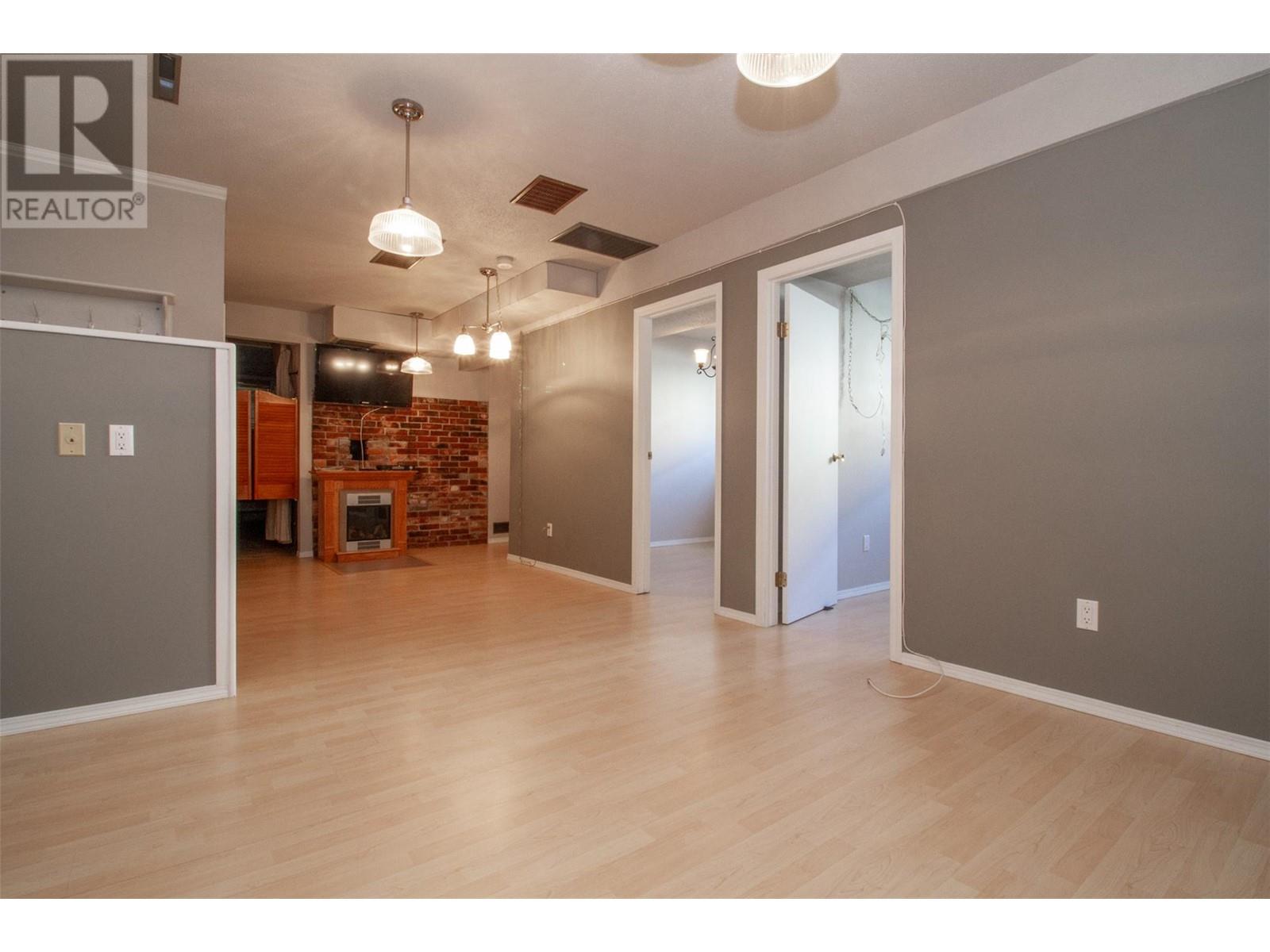 402 Seventh Street E, Revelstoke, BC V0E2S0