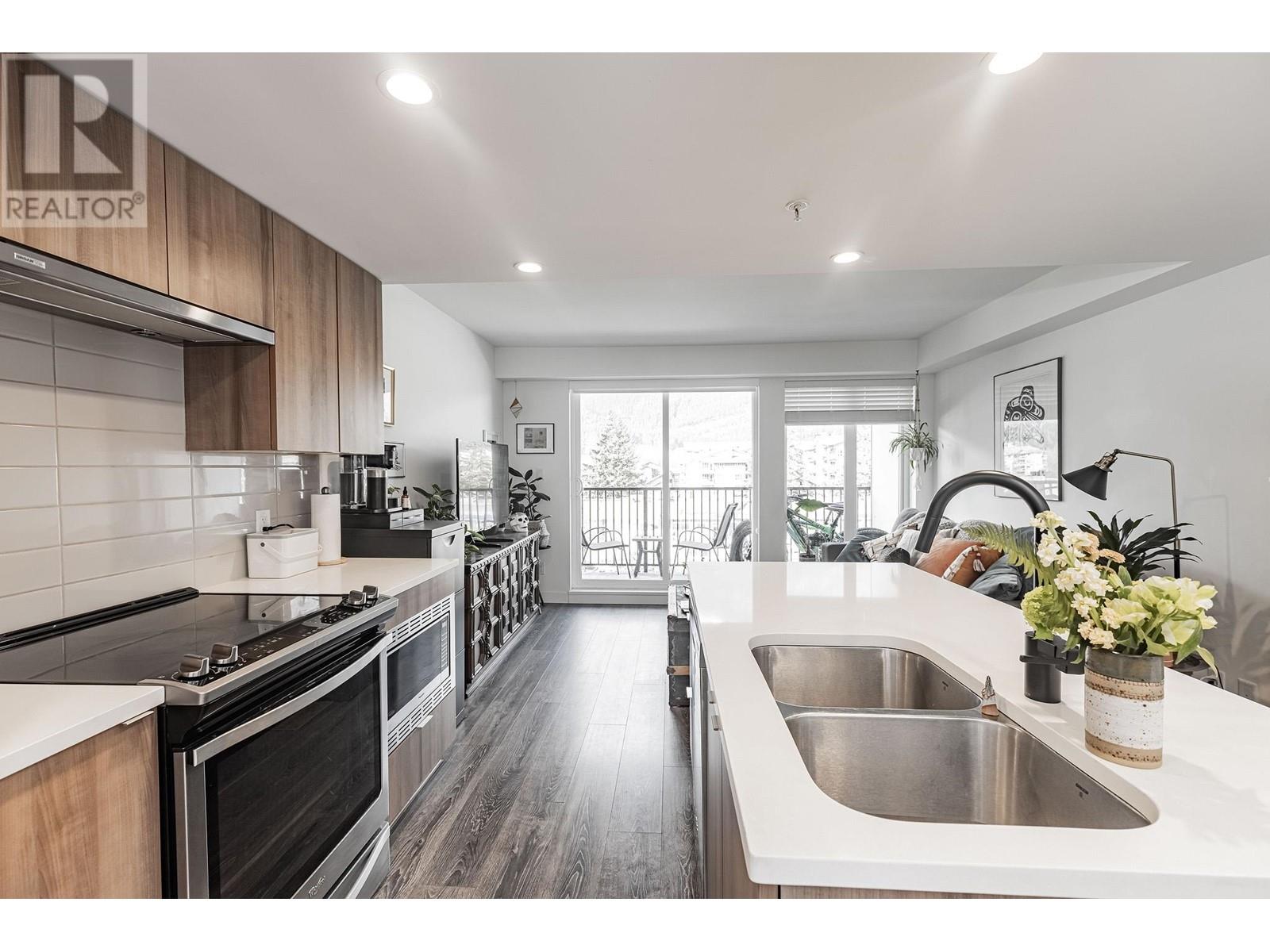Property at 307 1365 PEMBERTON AVENUE image 3