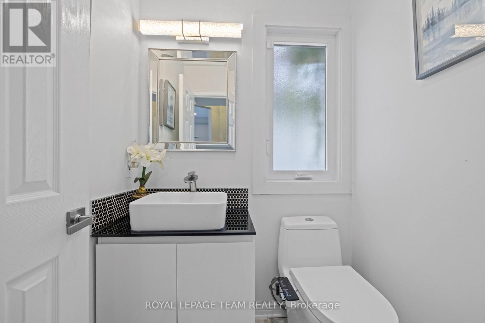 10 Sutcliffe Terrace, Ottawa, Ontario  K2J 4R3 - Photo 5 - X12156376