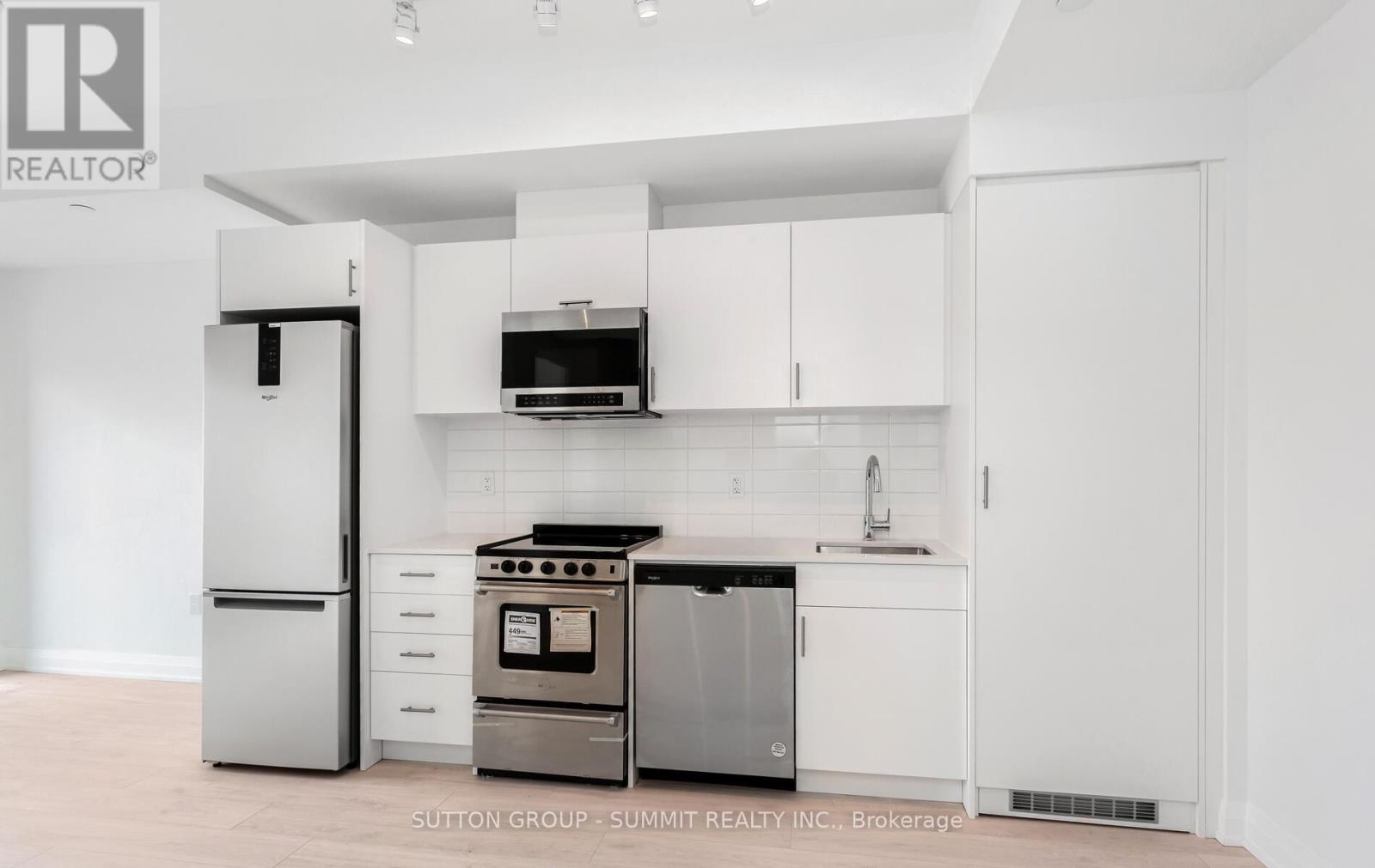 411 - 412 Silver Maple Road, Oakville, Ontario  L6H 7X8 - Photo 4 - W12156386