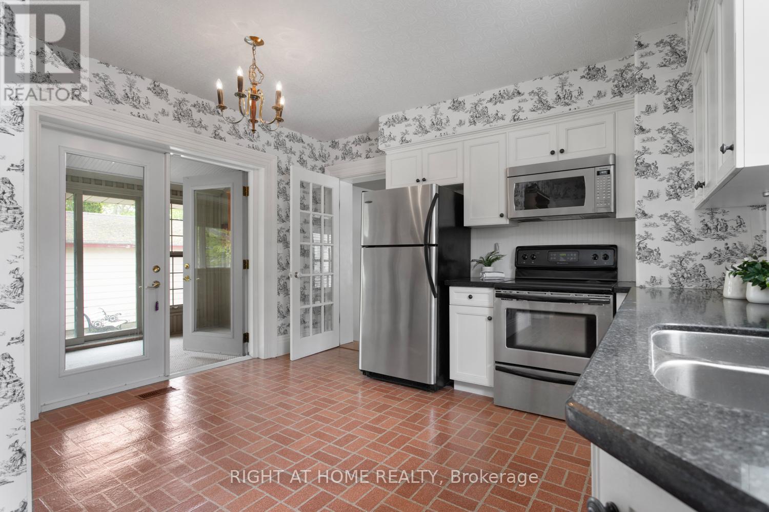 29 Regent Street, Kawartha Lakes, Ontario  K9V 3T9 - Photo 16 - X12156419