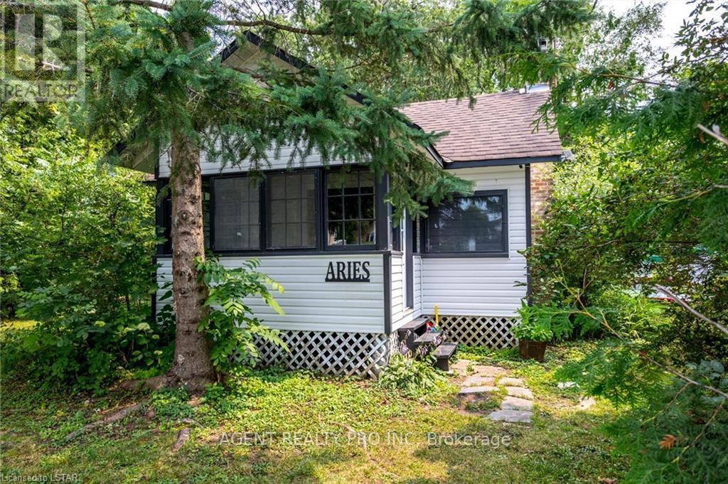 21 Oriole Road, Kawartha Lakes, Ontario  K0M 1N0 - Photo 6 - X12156401