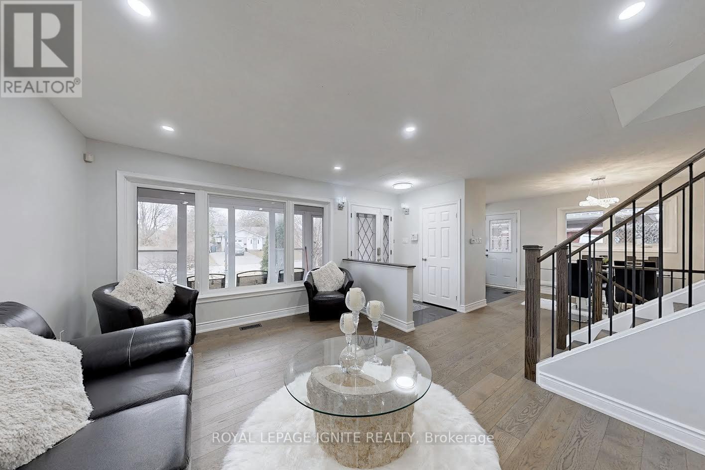 47 Marthclare Avenue, Toronto, Ontario  M3A 1E1 - Photo 7 - C12156400