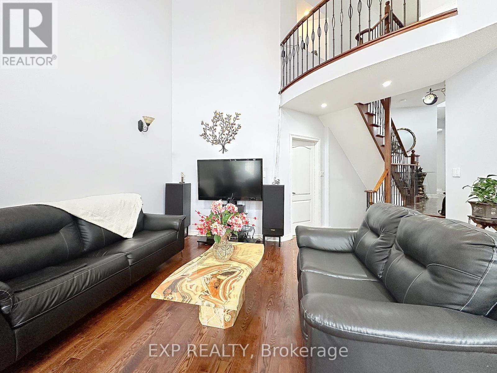 129 Ledgerock Drive, Vaughan, Ontario  L4H 2G7 - Photo 11 - N12156416