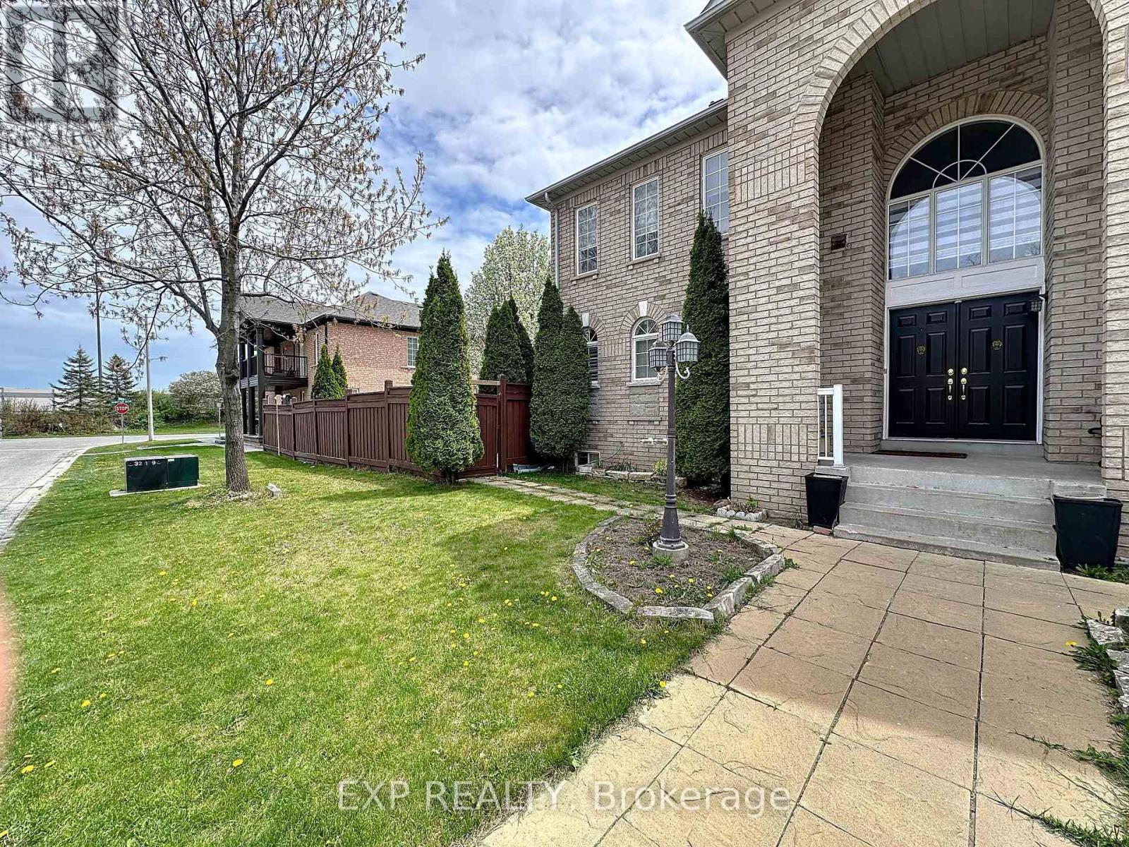 129 Ledgerock Drive, Vaughan, Ontario  L4H 2G7 - Photo 2 - N12156416