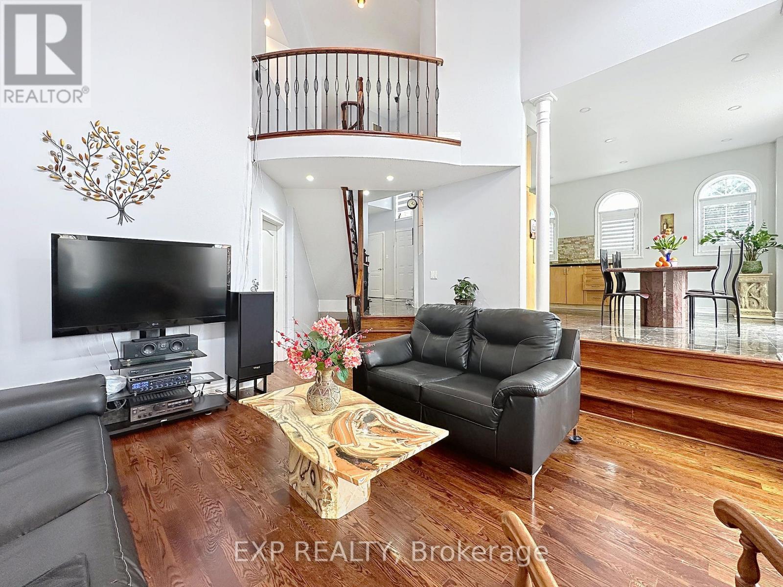 129 Ledgerock Drive, Vaughan, Ontario  L4H 2G7 - Photo 6 - N12156416