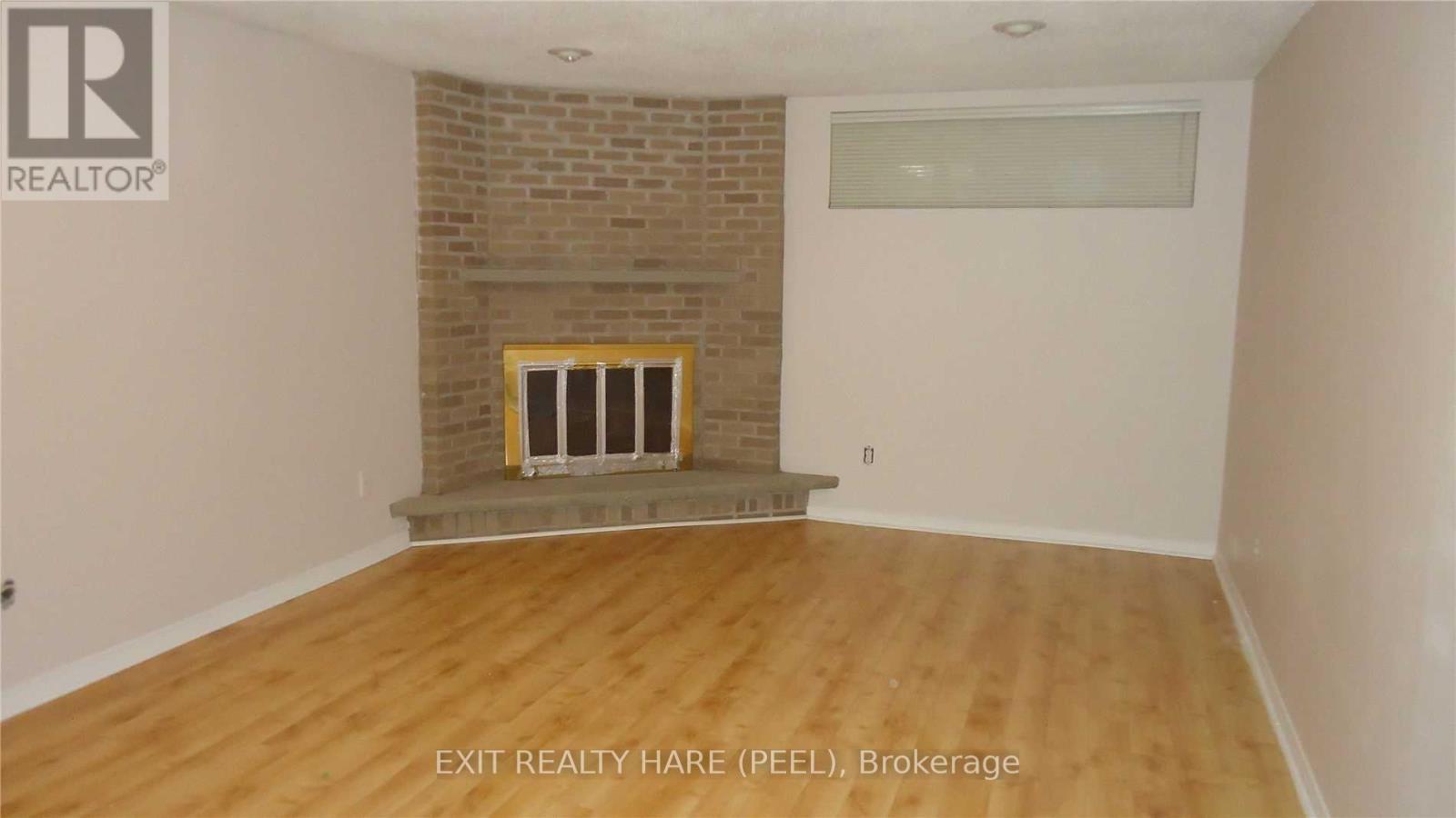 126 Centre Street N, Brampton, Ontario  L6V 2Z3 - Photo 5 - W12156396
