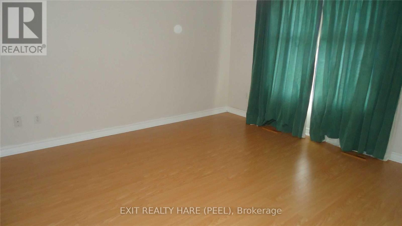 126 Centre Street N, Brampton, Ontario  L6V 2Z3 - Photo 6 - W12156396