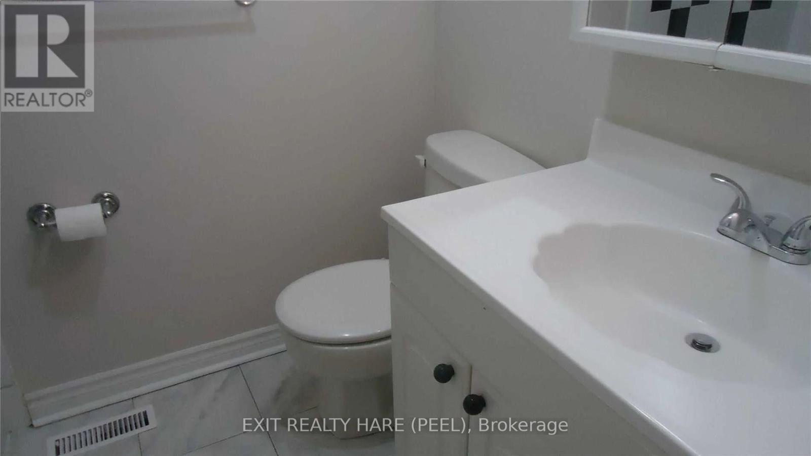 126 Centre Street N, Brampton, Ontario  L6V 2Z3 - Photo 7 - W12156396
