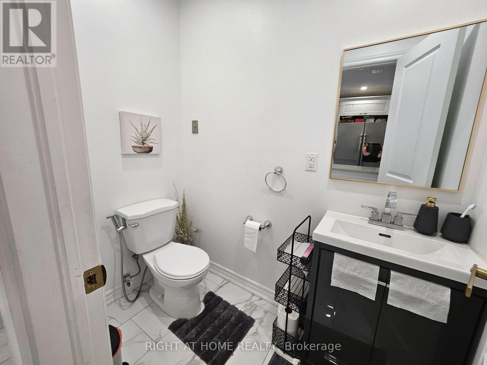 Upper - 2445 Padstow Crescent, Mississauga, Ontario  L5J 2G2 - Photo 25 - W12156407
