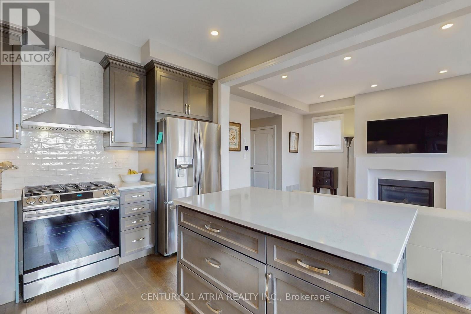 118 Kaitting Trail, Oakville, Ontario  L6M 0T6 - Photo 11 - W12156429