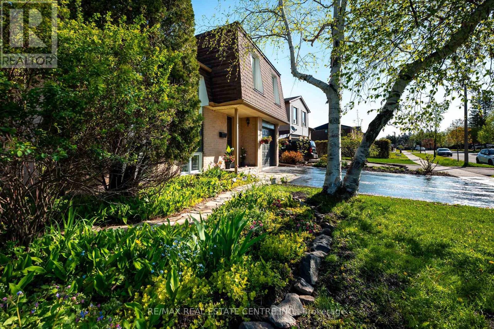Property at 43 BRENDA BOULEVARD image 3