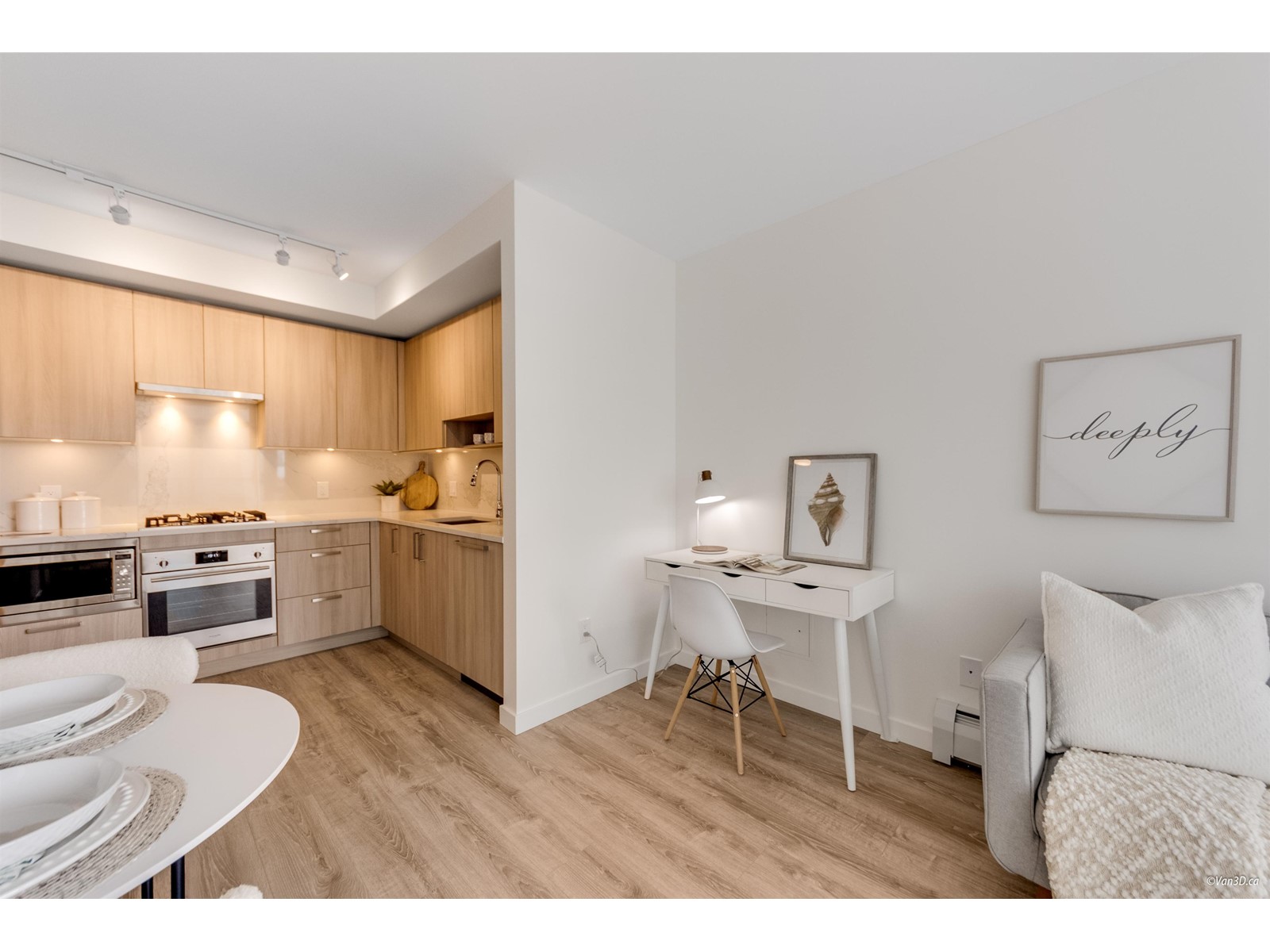 1114 13350 Central Avenue, Surrey, British Columbia  V3T 0S1 - Photo 3 - R3003972