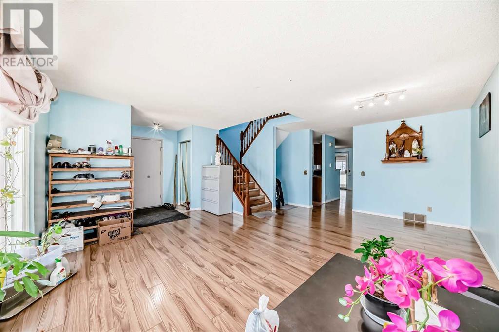 Property at 51 Applewood Drive SE image 4