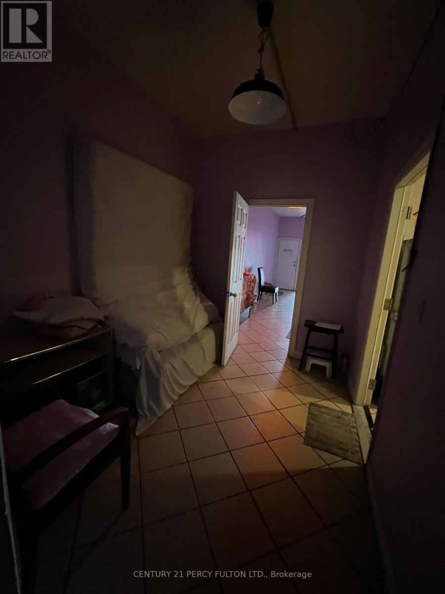 1506 Eglinton Avenue W, Toronto (Briar Hill-Belgravia), Ontario  M6E 2G5 - Photo 13 - W12149363