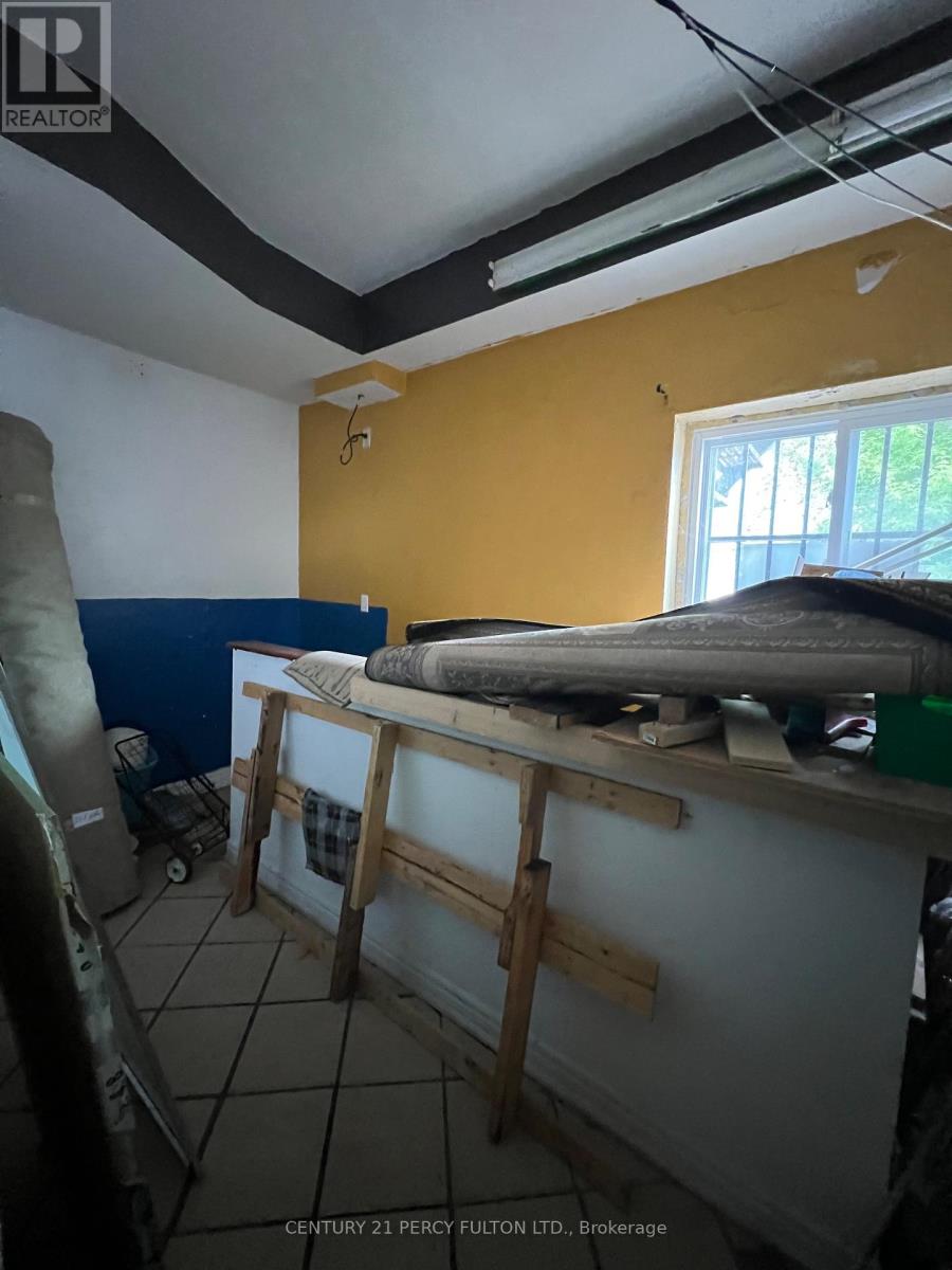 1506 Eglinton Avenue W, Toronto (Briar Hill-Belgravia), Ontario  M6E 2G5 - Photo 17 - W12149363