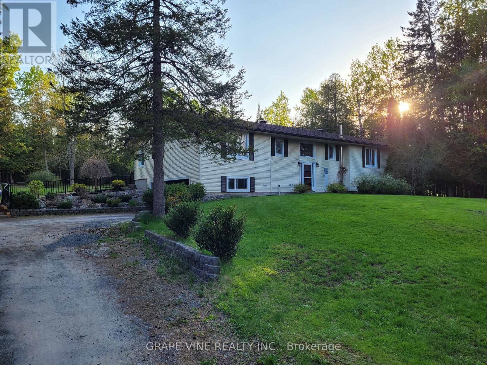 4831 Torbolton Ridge Road, Ottawa, Ontario  K0A 3M0 - Photo 50 - X12103557