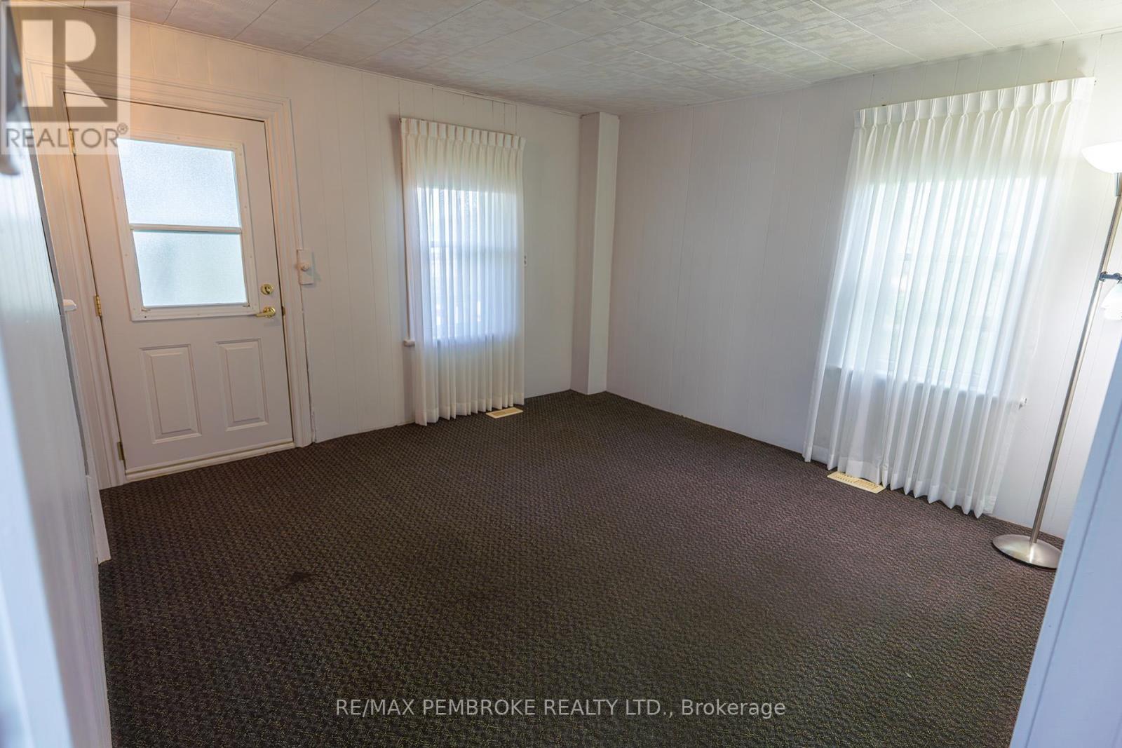 1110 Bronx Street, Pembroke, Ontario  K8A 6G7 - Photo 15 - X12156467