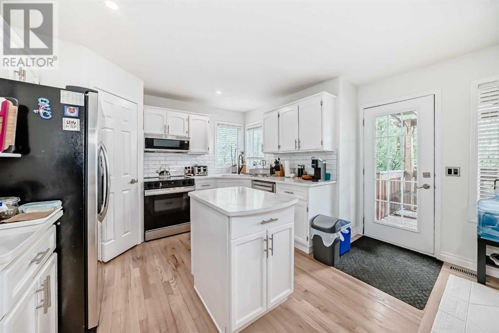 306 Long Beach Landing, Chestermere, Alberta  T1X 1E2 - Photo 4 - A2200366
