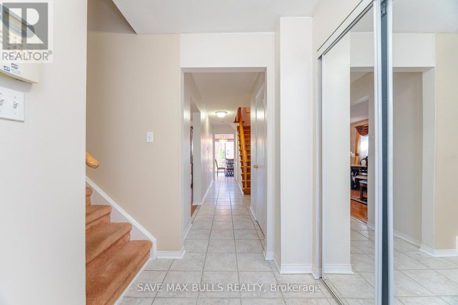 146 Toba Crescent, Brampton, Ontario  L6Z 4R9 - Photo 4 - W12122185