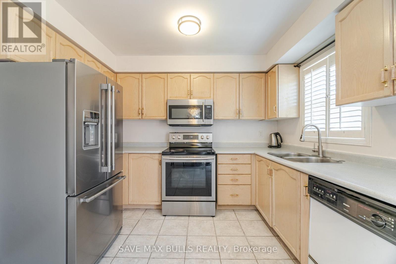 146 Toba Crescent, Brampton, Ontario  L6Z 4R9 - Photo 15 - W12122185