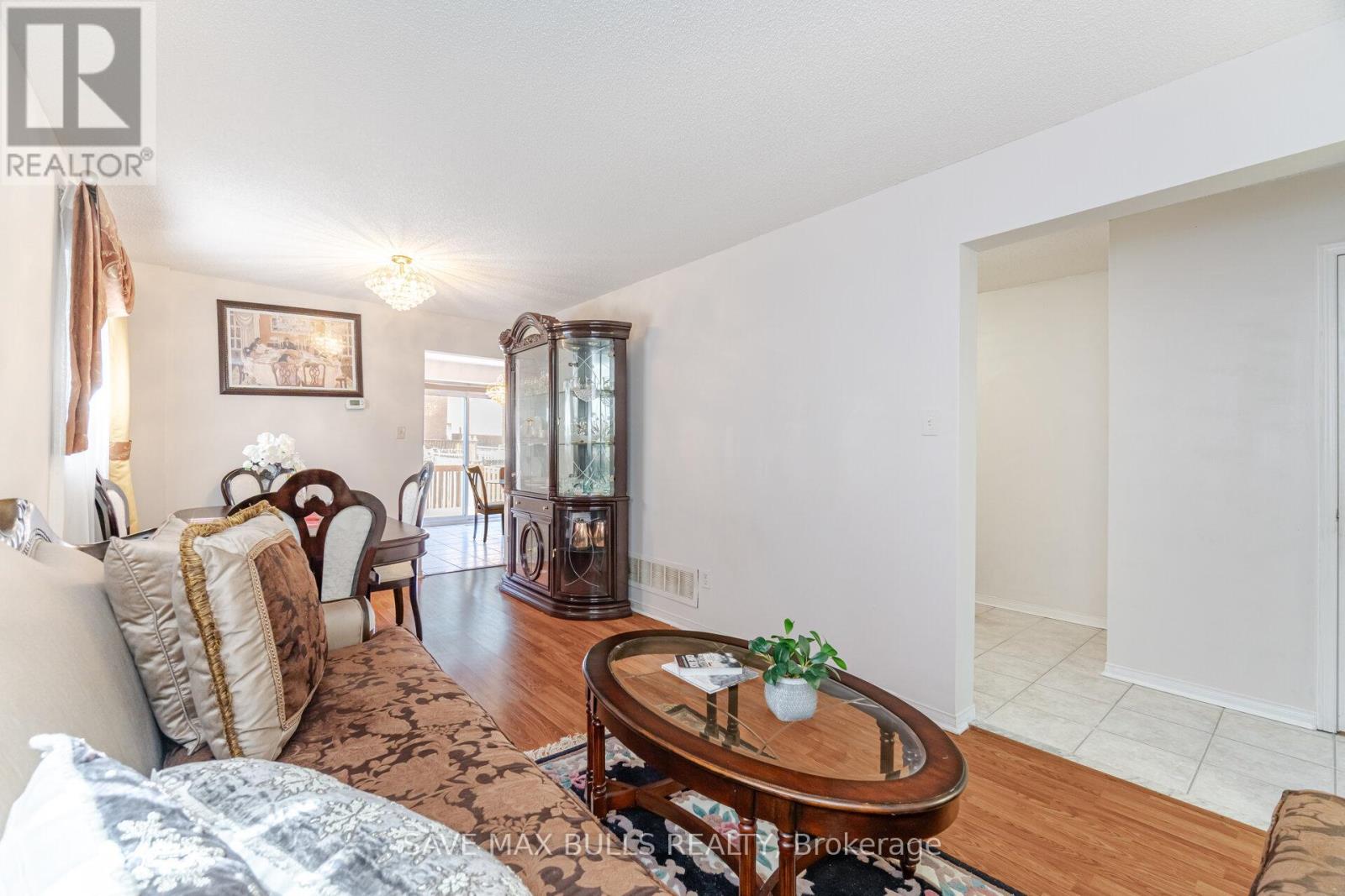 146 Toba Crescent, Brampton, Ontario  L6Z 4R9 - Photo 7 - W12122185