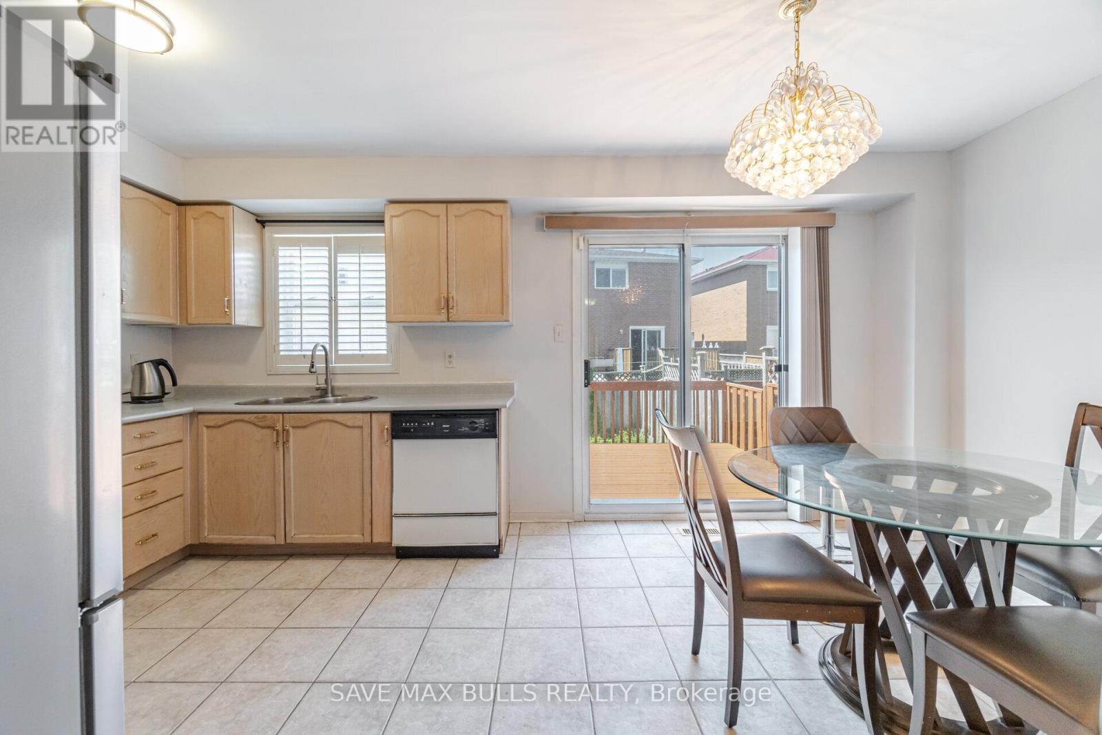 146 Toba Crescent, Brampton, Ontario  L6Z 4R9 - Photo 11 - W12122185