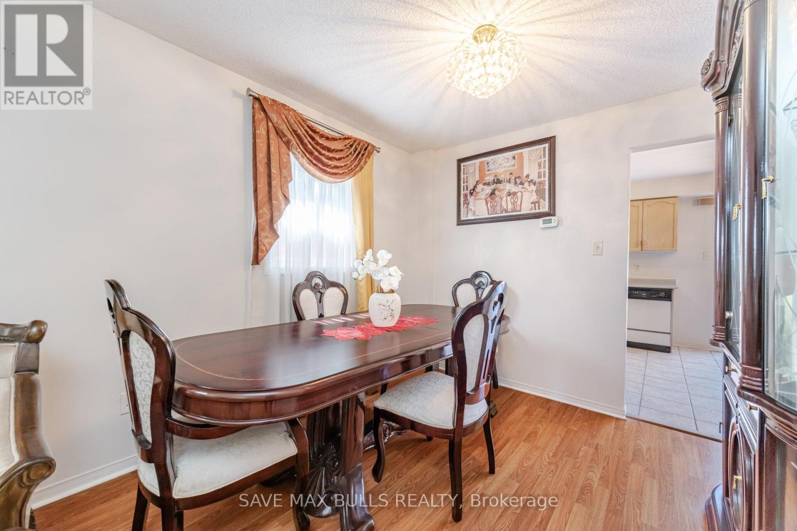 146 Toba Crescent, Brampton, Ontario  L6Z 4R9 - Photo 9 - W12122185