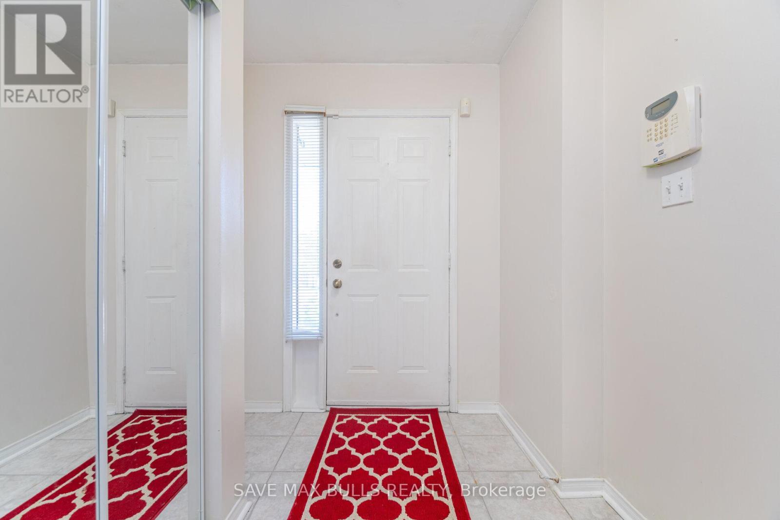 146 Toba Crescent, Brampton, Ontario  L6Z 4R9 - Photo 3 - W12122185