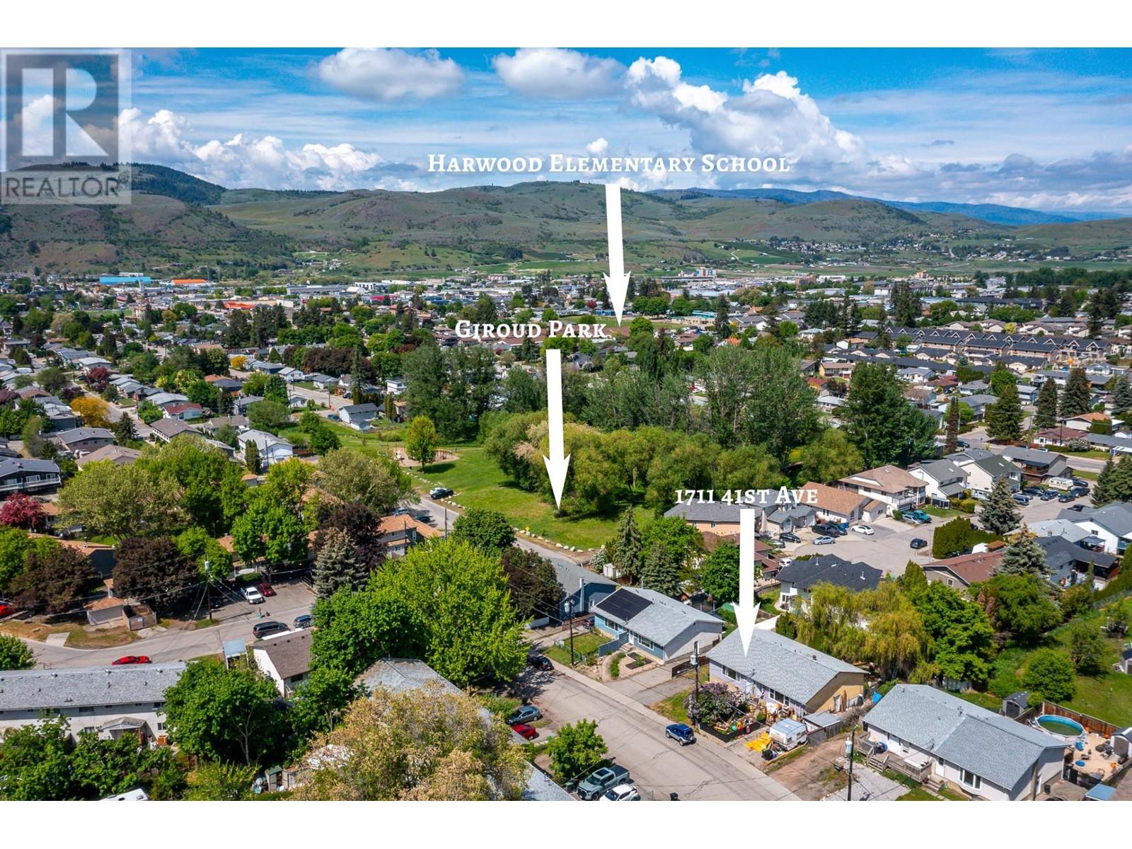 Property at 1711 41 Avenue image 3