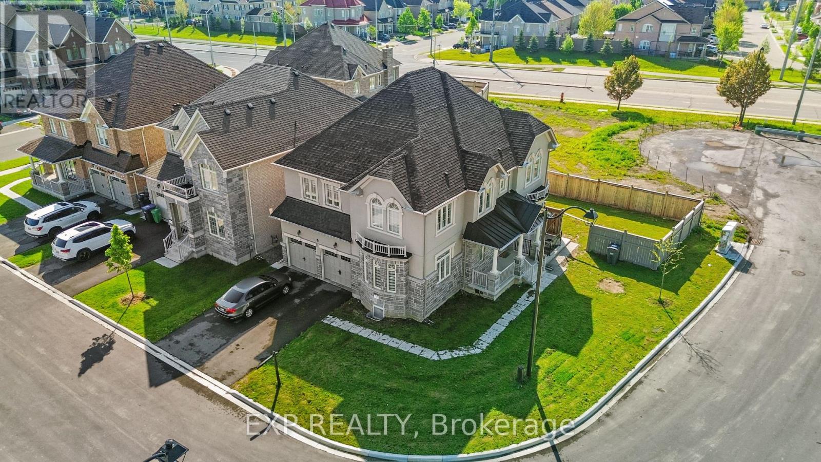 5 Rockway Street, Brampton, Ontario  L6R 4C5 - Photo 3 - W12155953