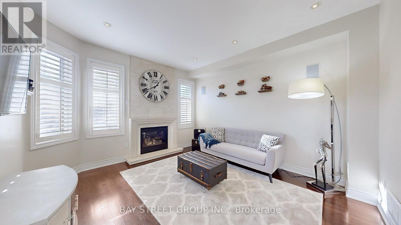 21 Robert Green Crescent, Vaughan, Ontario  L6A 0V6 - Photo 10 - N12156507