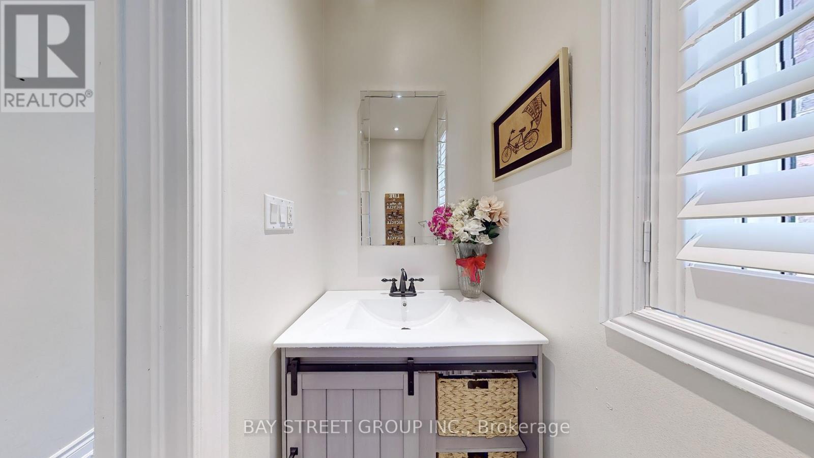 21 Robert Green Crescent, Vaughan (Patterson), Ontario  L6A 0V6 - Photo 13 - N12156507
