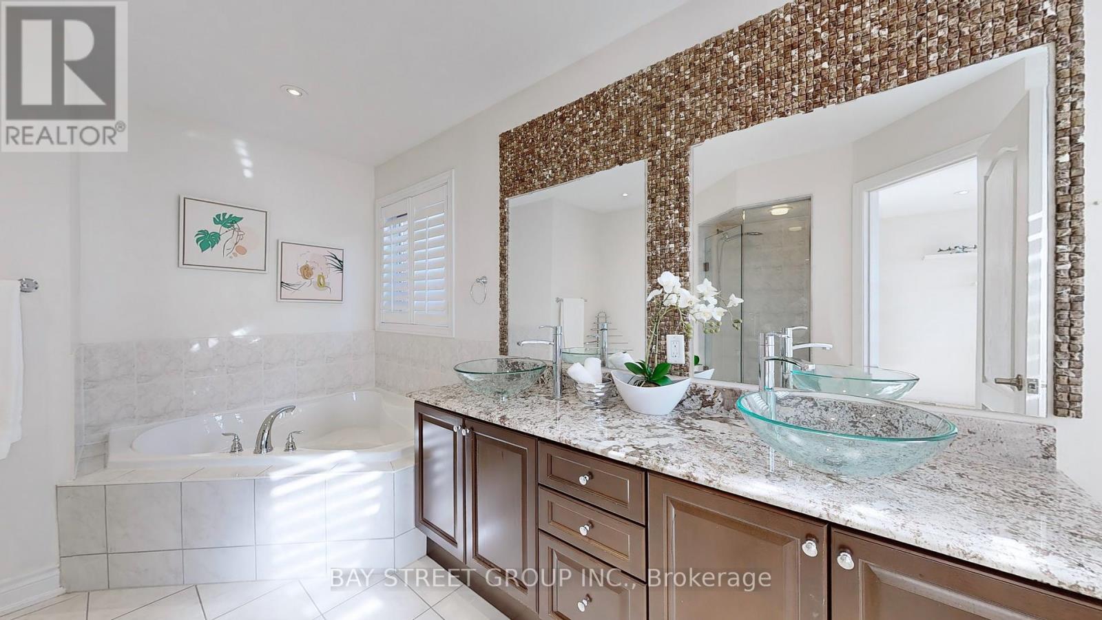 21 Robert Green Crescent, Vaughan (Patterson), Ontario  L6A 0V6 - Photo 17 - N12156507