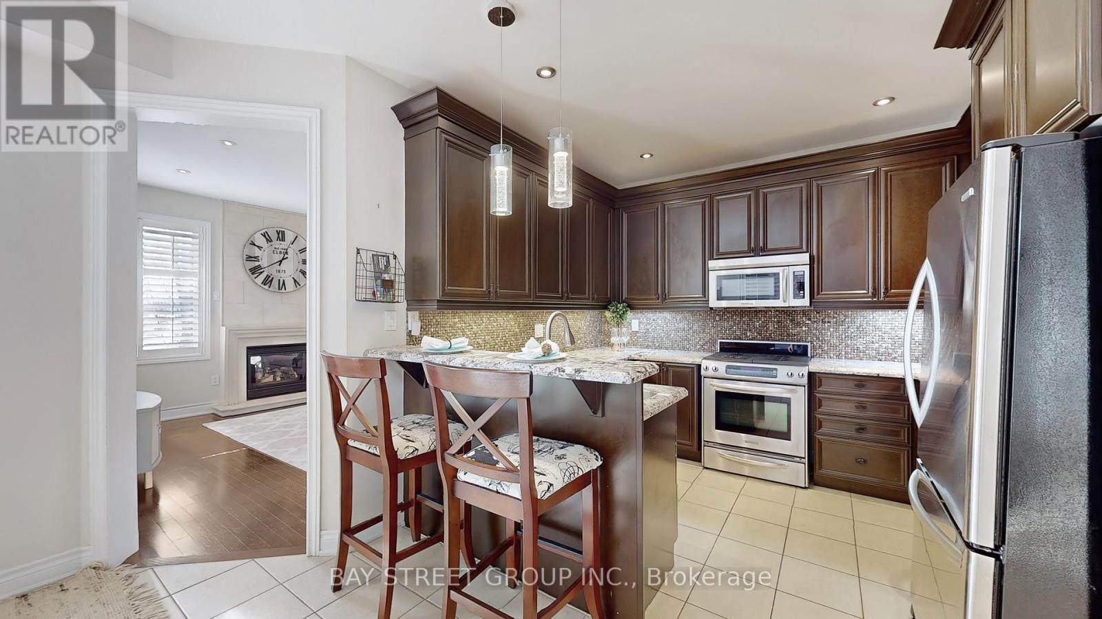 21 Robert Green Crescent, Vaughan (Patterson), Ontario  L6A 0V6 - Photo 7 - N12156507