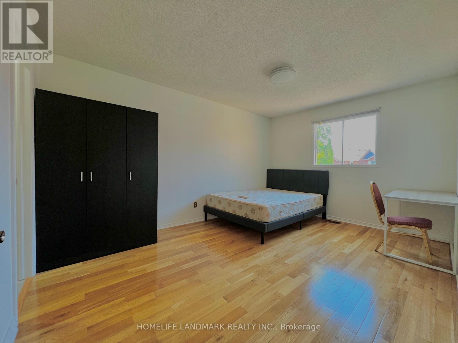 Room 1 - 654 Dinsmore Court, Mississauga, Ontario  L5R 3G4 - Photo 1 - W12156515