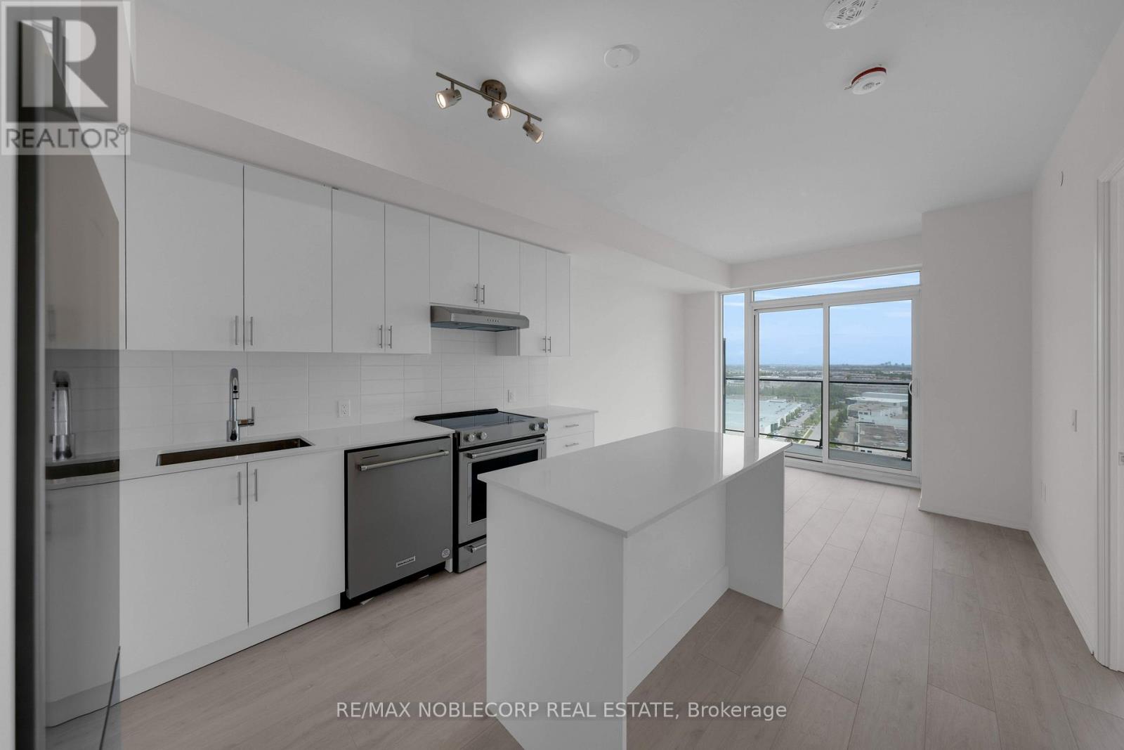 2107 - 8960 Jane Street, Vaughan, Ontario  L4K 2M9 - Photo 11 - N12156500
