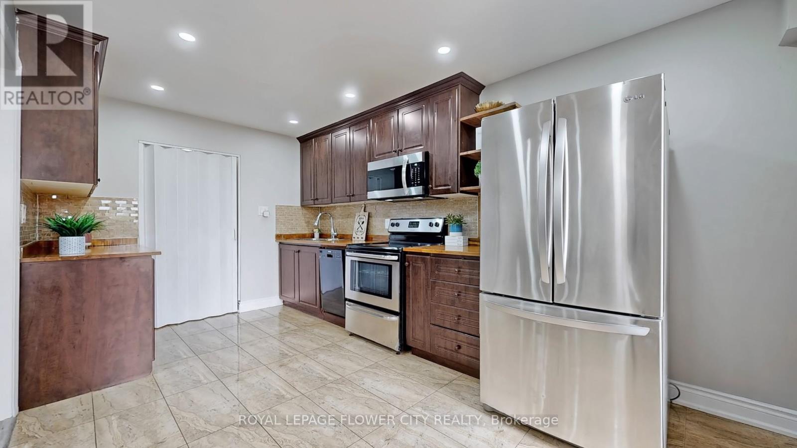 141 - 2170 Bromsgrove Road, Mississauga, Ontario  L5J 4J2 - Photo 11 - W12136654